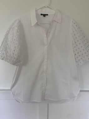 New Cute White Top with Eyelet Sleeves